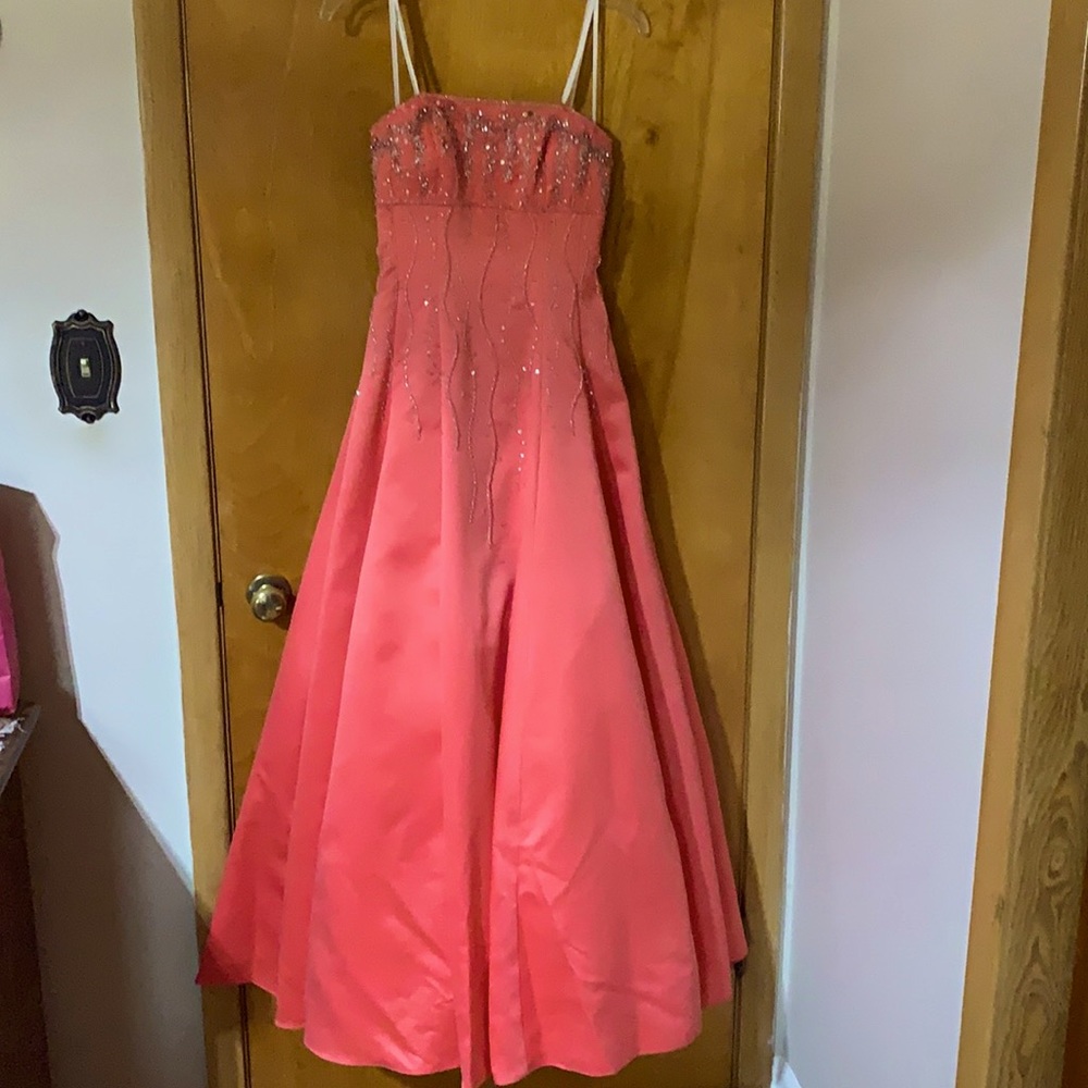 Coral cache prom dress NWT size 2 corset beading with shawl